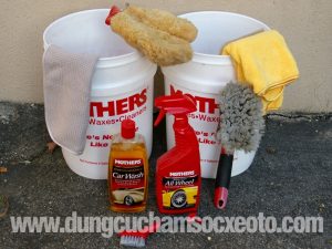dung-cu-rua-xe